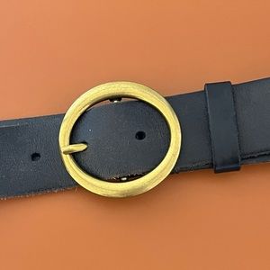 - Auxiliary classic belt size small brass hardware 35$